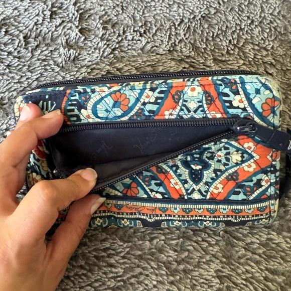 VERA BRADLEY Marrakesh Zip Around Bi Fold Wallet - Picture 10 of 10